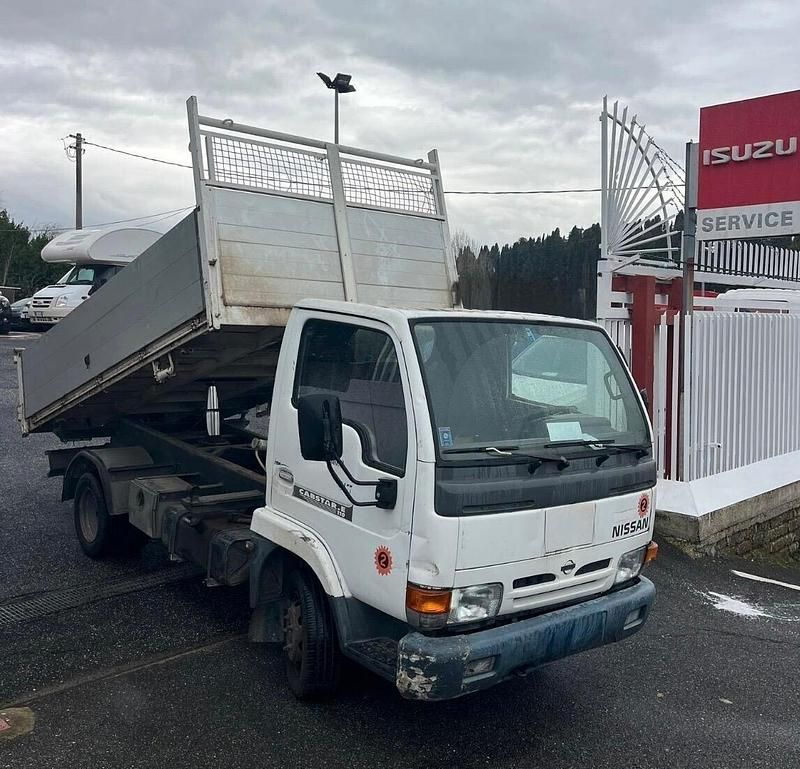 Usata Nissan Cabstar 106 CV (77 kW) 2001 Bianco Pick-up