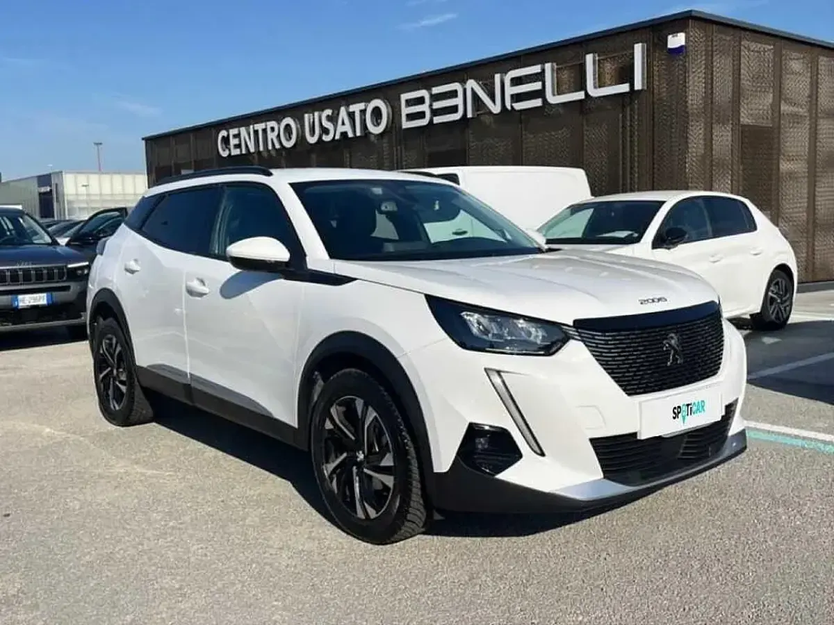 Usata Peugeot 2008 Allure 101 CV (74 kW) 2021 Banchisa SUV