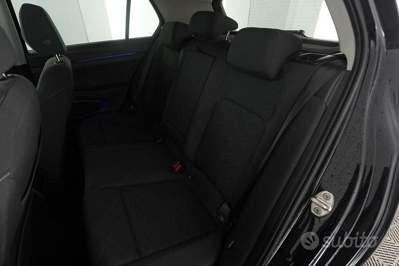 Usata VW Golf VIII Life 116 CV (85 kW) 2023 Nero perla