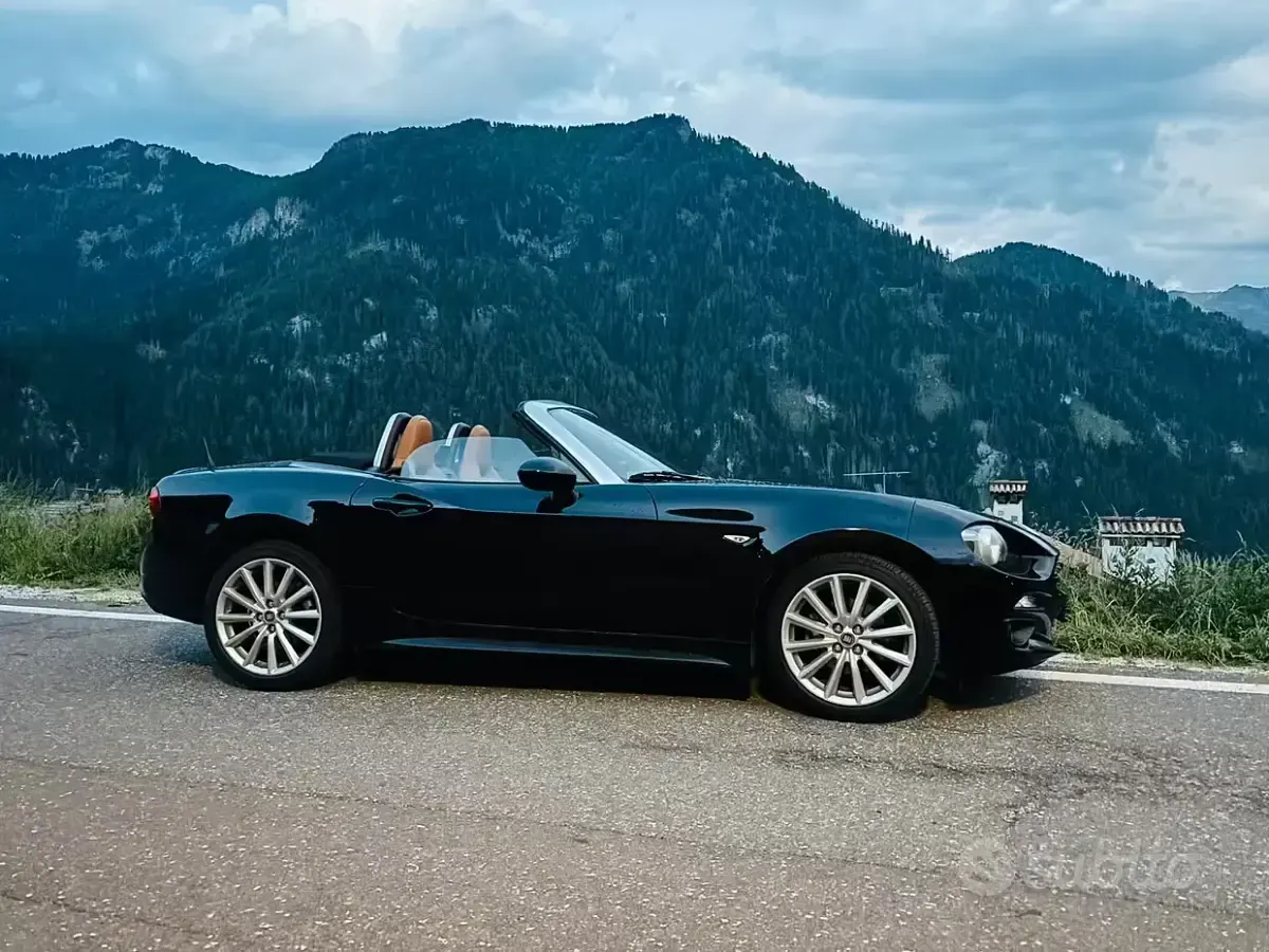 Usata Fiat 124 Spider Lusso 140 CV (102 kW) 2018 Nero Cabrio