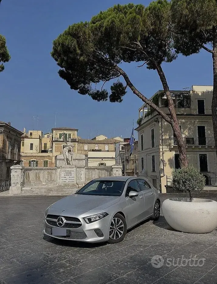 Usata Mercedes A180 Premium 116 CV (85 kW) 2021 Grigio Berlina