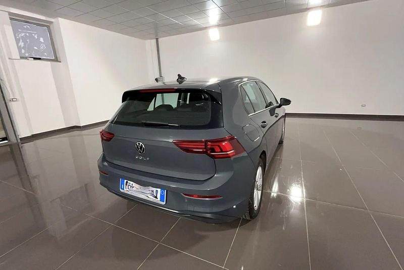 Usata VW Golf VIII Life 116 CV (85 kW) 2025 Grigia Berlina