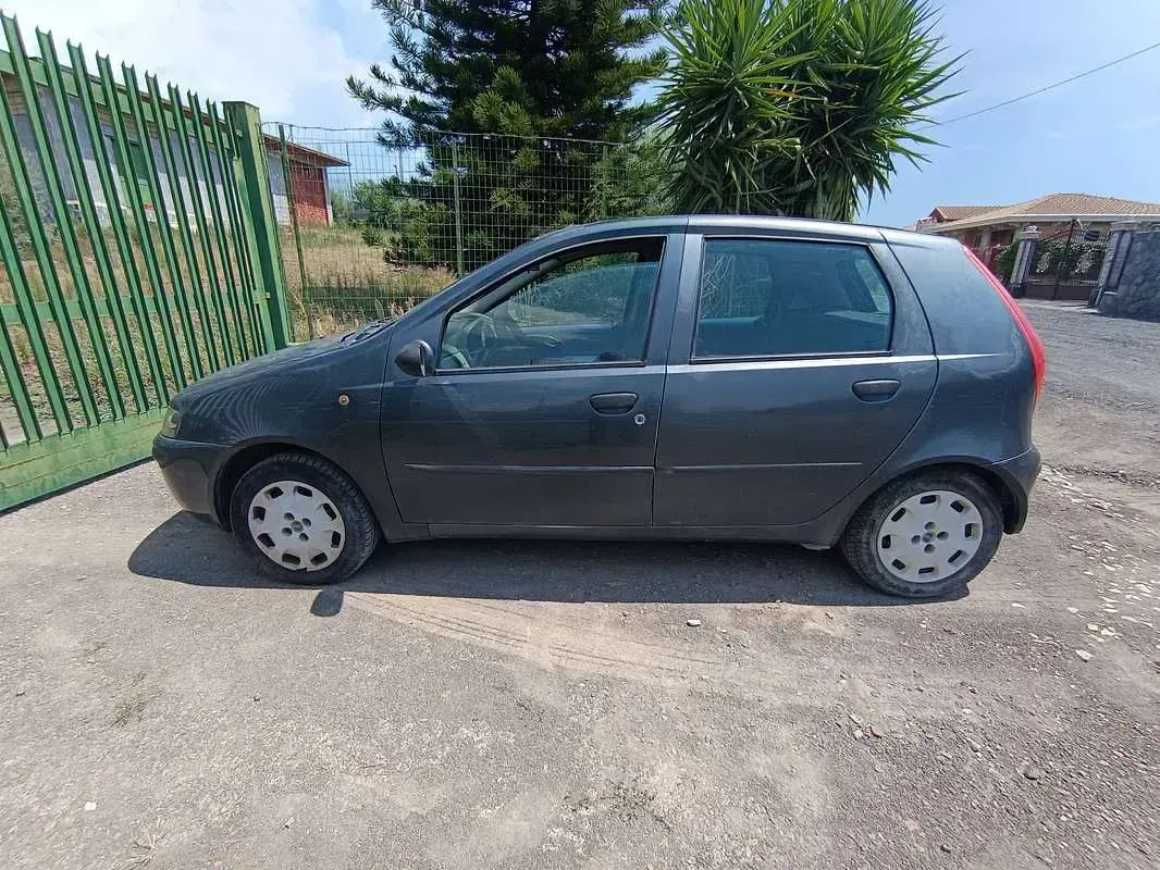 Usata Fiat Punto 80 CV (58 kW) 2001 Blu/azzurro Utilitaria