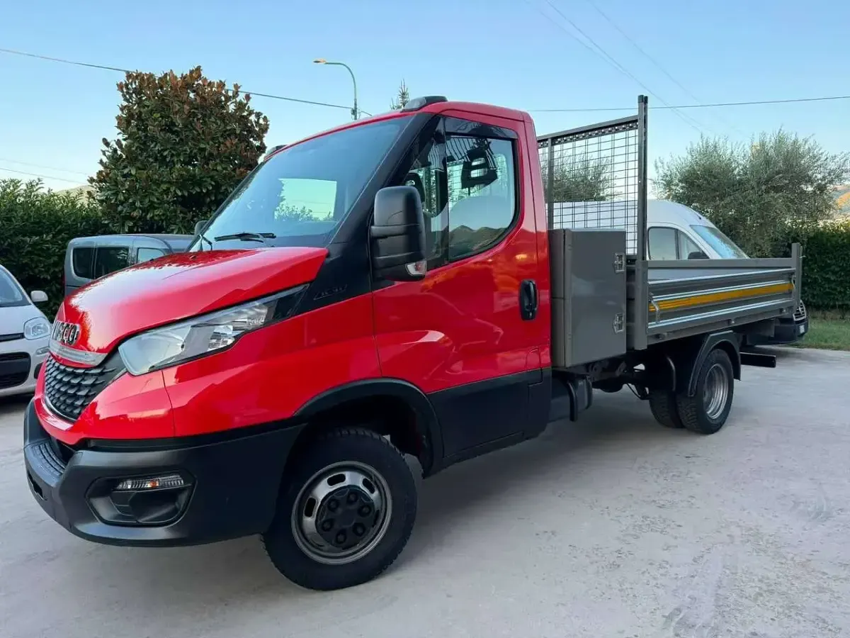 Usata Iveco Daily 116 CV (85 kW) 2021 Rosso Furgone