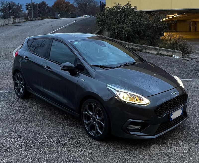 Begagnad Ford Fiesta ST-Line 86 HK (63 kW) 2018 Grå Sedan