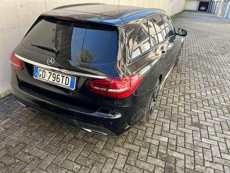 Usata Mercedes C300e Executive 194 CV (142 kW) 2020 Nero Station wagon