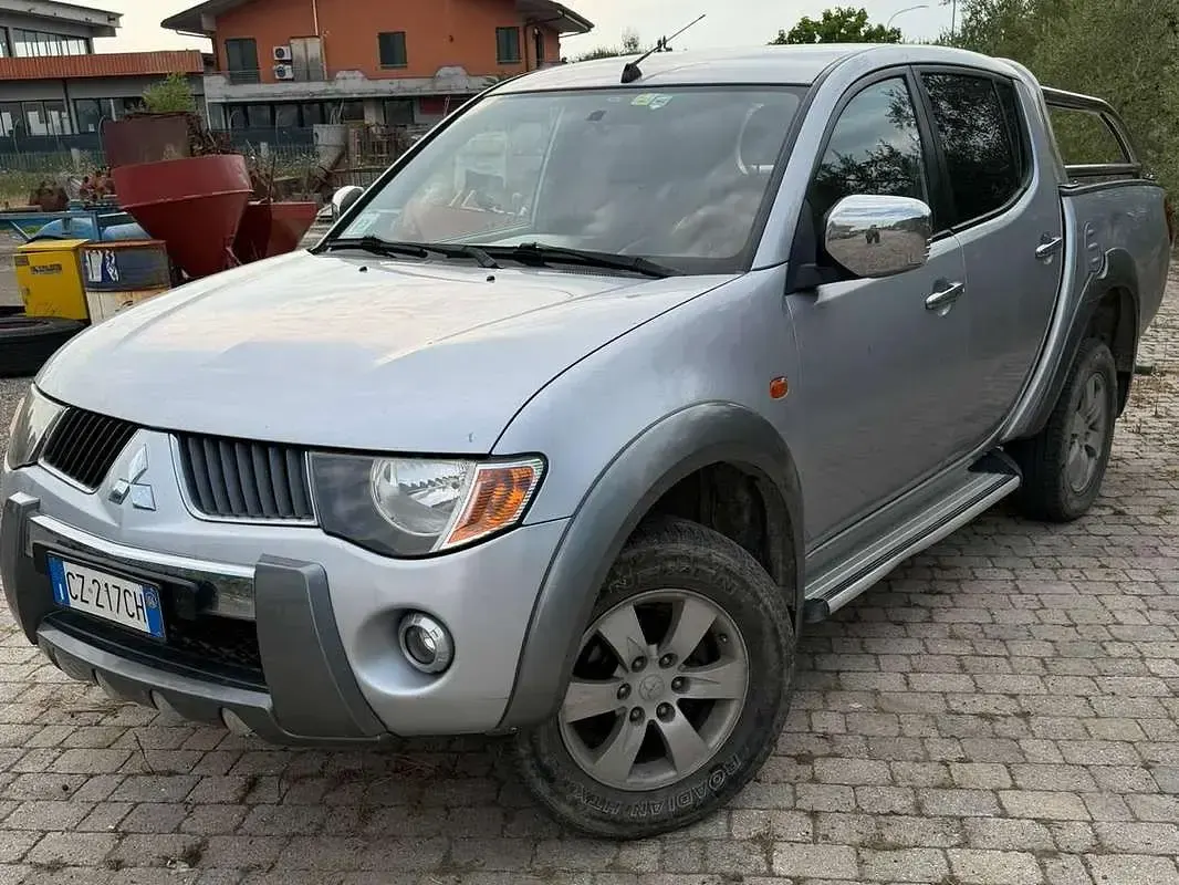 Usata Mitsubishi L200 Intense 136 CV (100 kW) 2006 Argento Pick-up