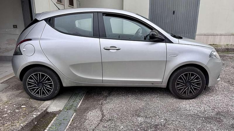 Usata Lancia Ypsilon Gold 69 CV (50 kW) 2018 Utilitaria