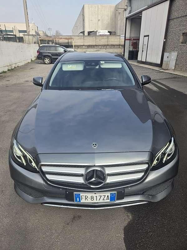 Usata Mercedes E220 Premium 194 CV (142 kW) 2018 Grigio Berlina