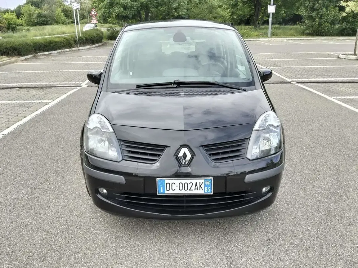 Usata Renault Modus 75 CV (55 kW) 2006 Nero Monovolume