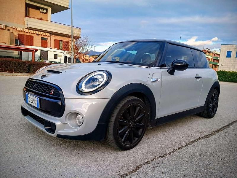 Usata Mini Cooper S 192 CV (141 kW) 2019 Grigio gesso Utilitaria