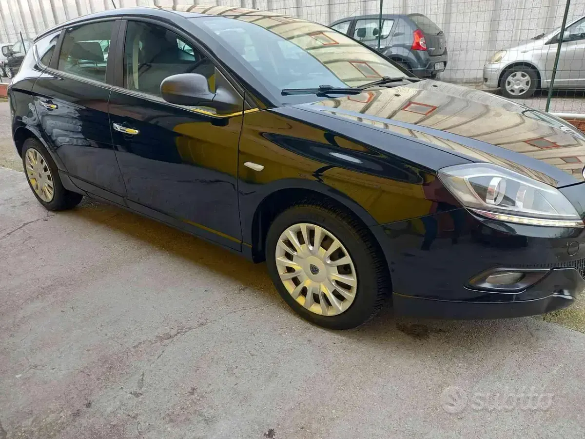 Gebraucht Lancia Delta Silver 105 PS (77 kW) 2014 Schwarz Kleinwagen