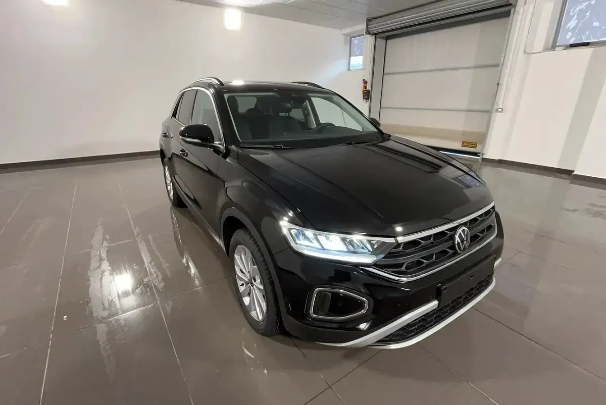 Nuova VW T-Roc Edition 150 CV (110 kW) 2026 0e0e  grenadill black met. SUV
