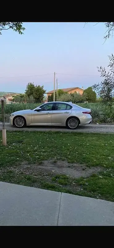 Usata Alfa Romeo Giulia Super 179 CV (131 kW) 2018 Argento Berlina