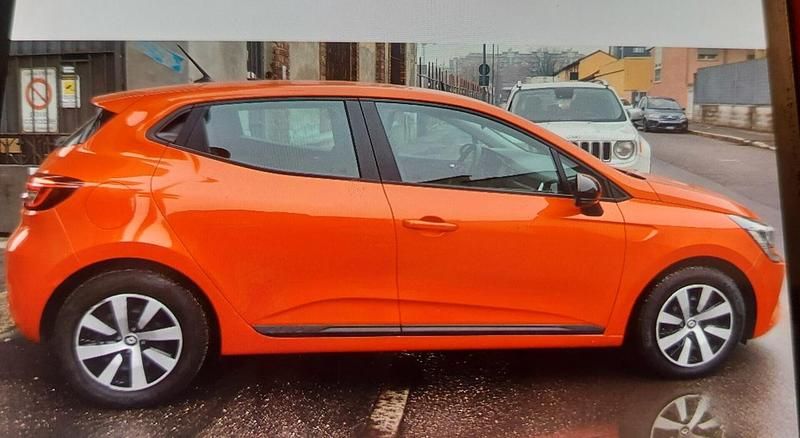 Usata Renault Clio V Techno 91 CV (66 kW) 2023 Arancione Berlina