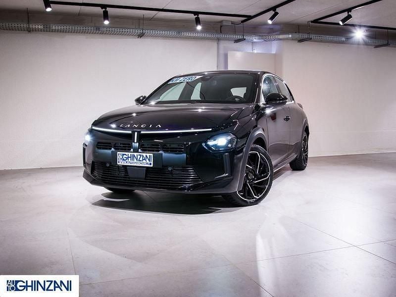 Usata Lancia Ypsilon 101 CV (74 kW) 2024 Nero Utilitaria