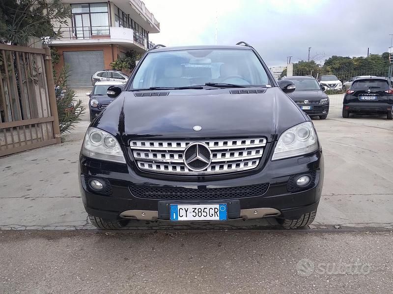 Usata Mercedes ML350 Chrome 272 CV (200 kW) 2005 Nero SUV