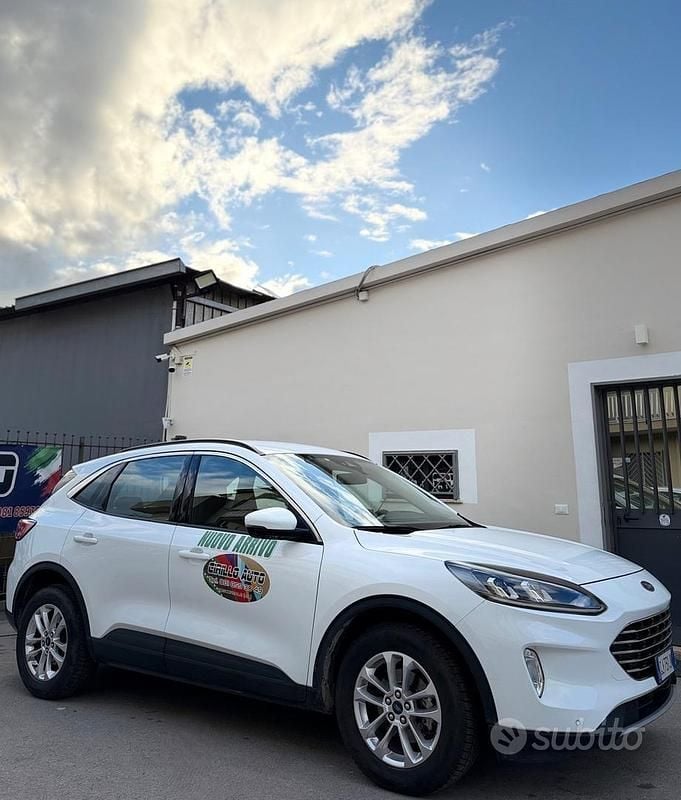 Usata Ford Kuga 120 CV (88 kW) 2022 Bianco SUV