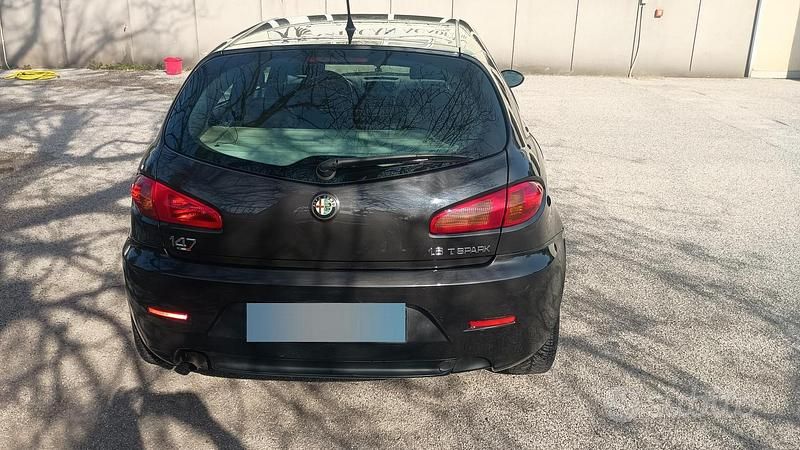 Usata Alfa Romeo 147 105 CV (77 kW) 2008 Grigio Utilitaria