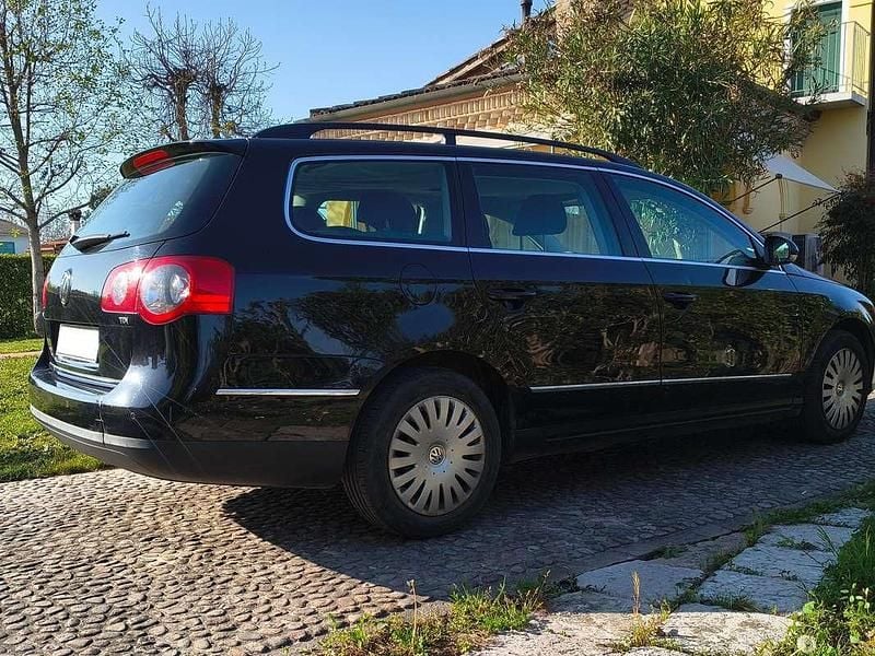 Usata VW Passat Comfortline 105 CV (77 kW) 2008 Nero Station wagon