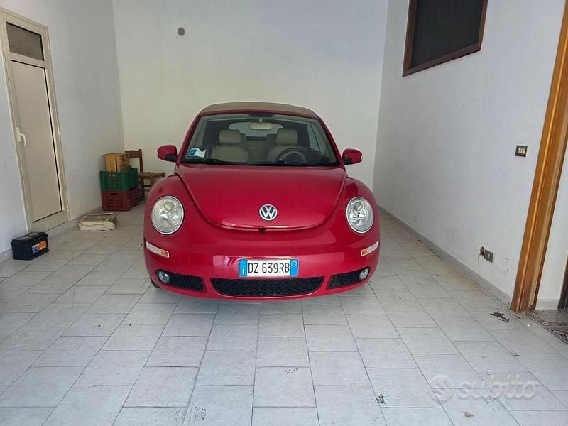 Usata VW New Beetle Cabriolet 105 CV (77 kW) 2010 Cabrio