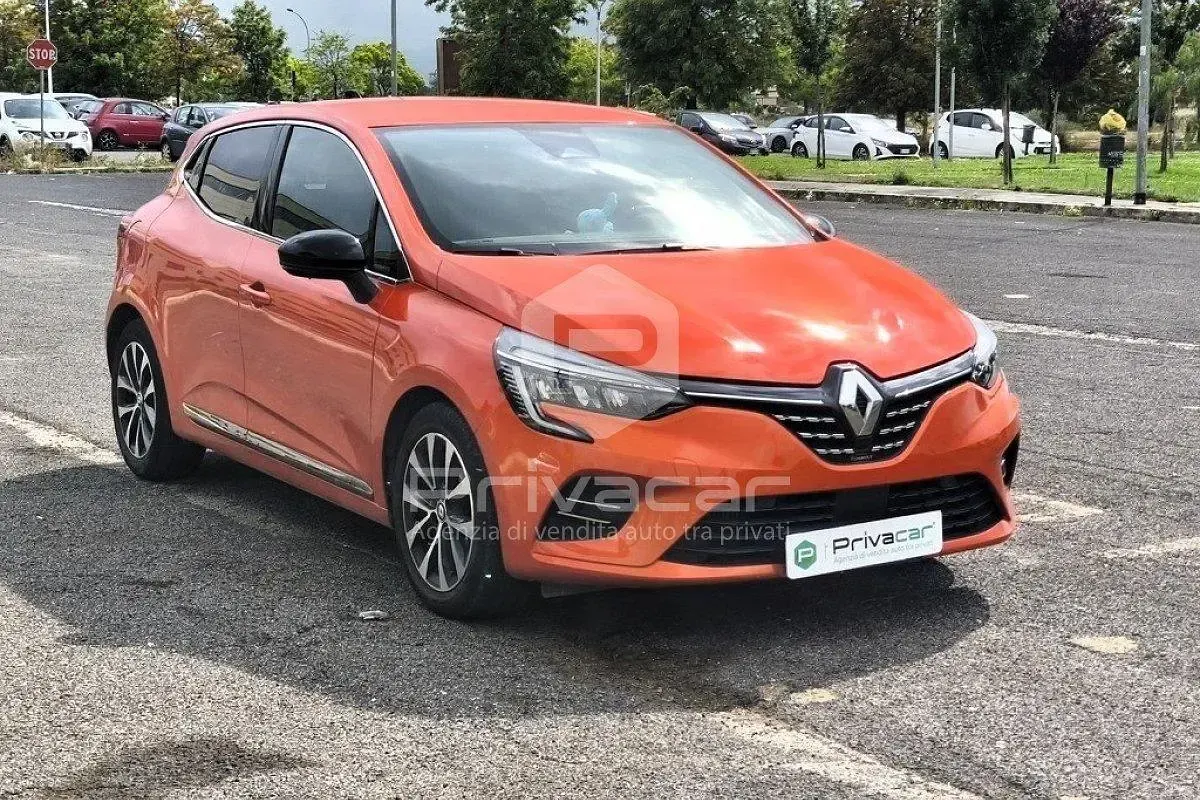 Usata Renault Clio V Techno 101 CV (74 kW) 2023 Arancione Berlina