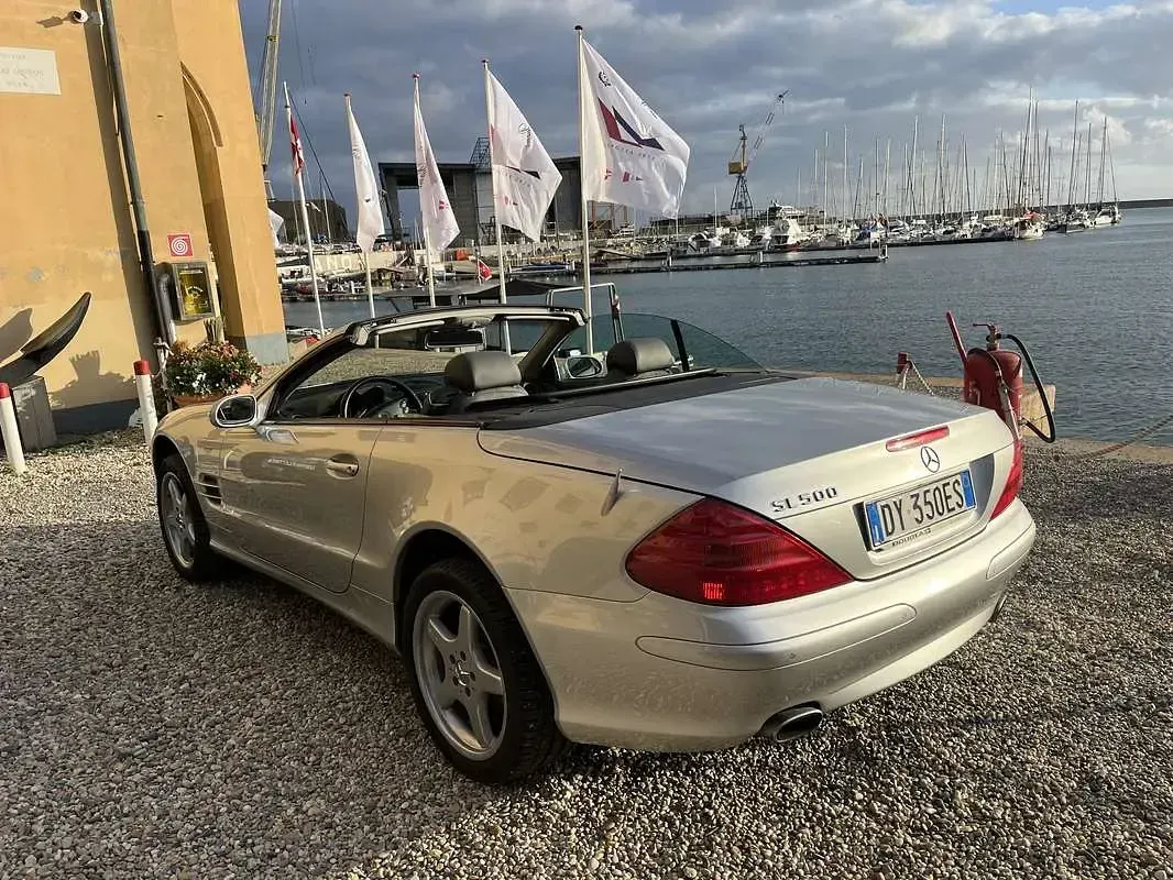 Usata Mercedes SL500 306 CV (225 kW) 2002 Argento Cabrio