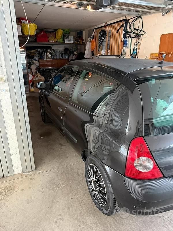 Usata Renault Clio II 58 CV (42 kW) 2003 Nero Berlina