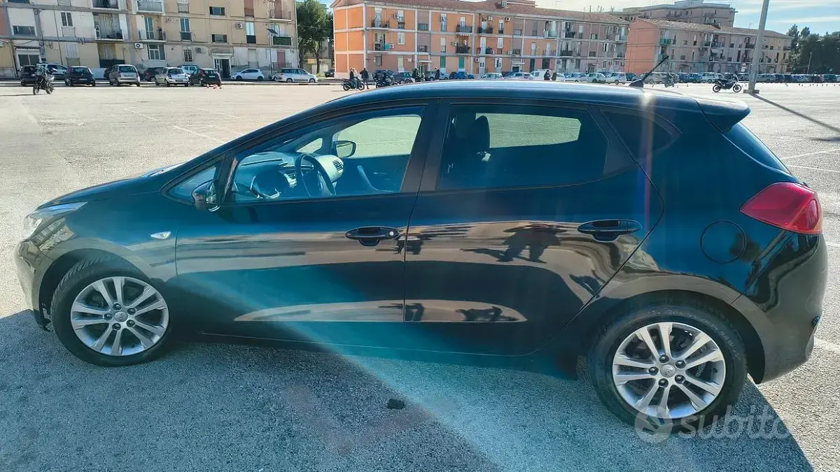 Usata Kia Ceed 110 CV (80 kW) 2013 Nero Utilitaria
