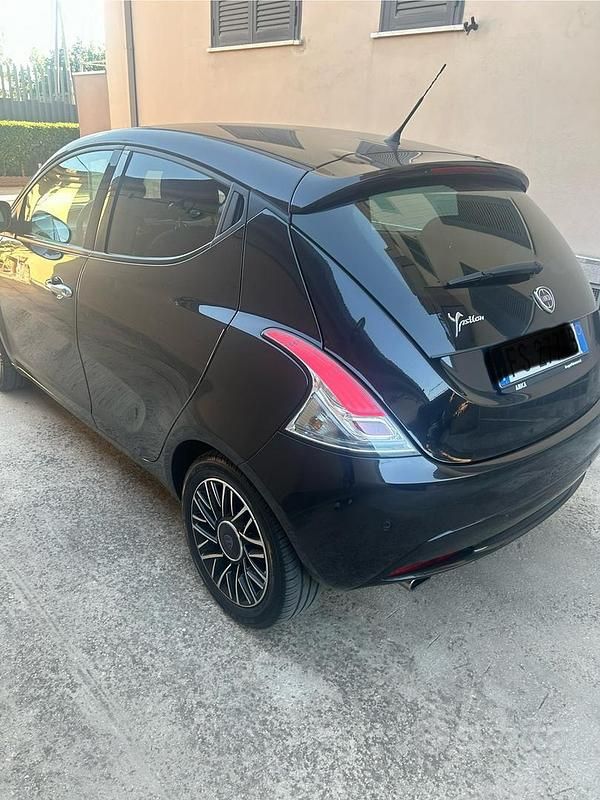 Usata Lancia Ypsilon 69 CV (50 kW) 2018 Nero Utilitaria