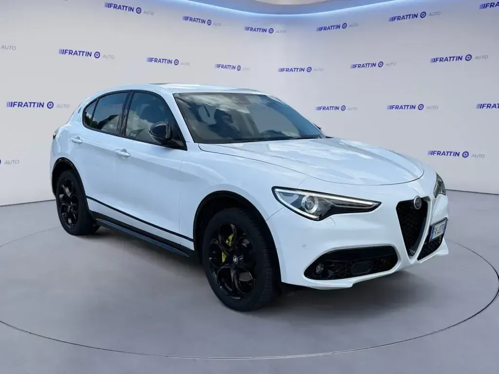 Begagnad Alfa Romeo Stelvio Super 180 HK (132 kW) 2017 Vit SUV