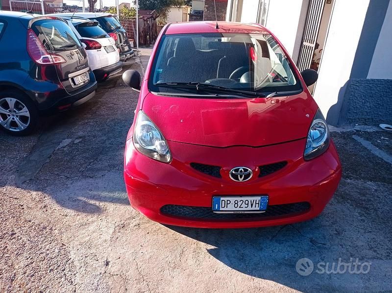 Usata Toyota Aygo 68 CV (50 kW) 2008 Rosso Utilitaria