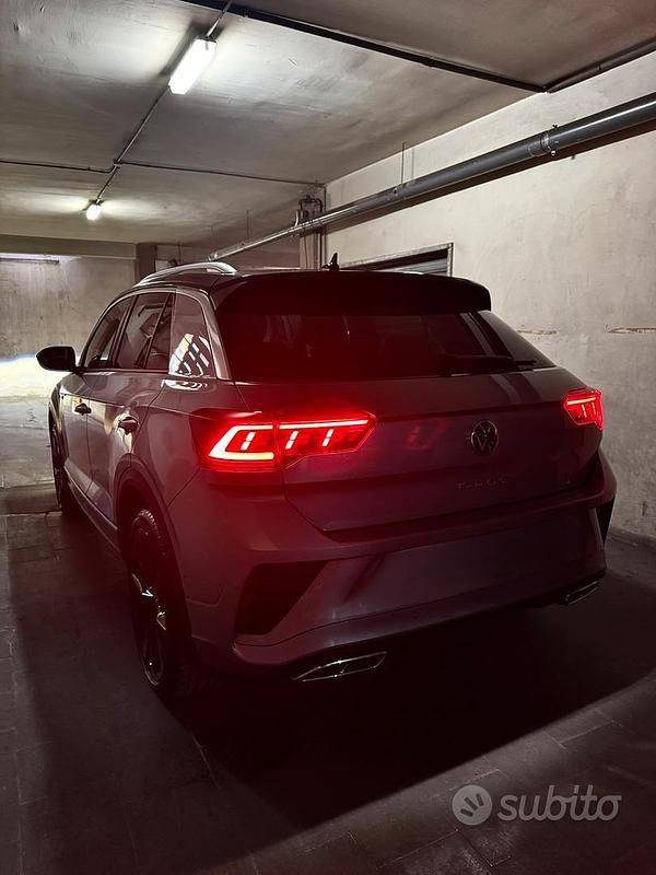 Usata VW T-Roc R-line 150 CV (110 kW) 2024 Grigio SUV