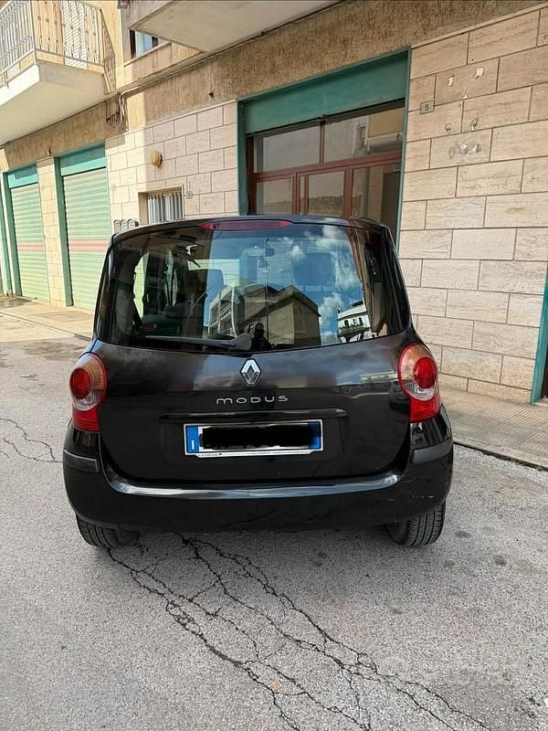Usata Renault Modus 90 CV (66 kW) 2012 Nero Monovolume