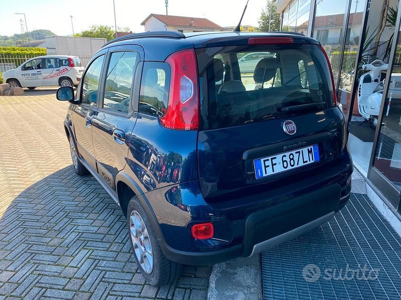 Usata Fiat Panda 4x4 S 85 CV (62 kW) 2016 Blu Utilitaria