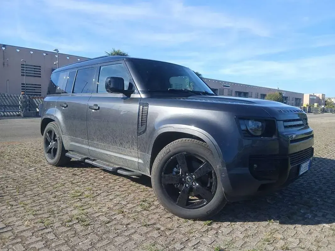 Usata Land Rover Defender SE 200 CV (147 kW) 2022 Grigio SUV