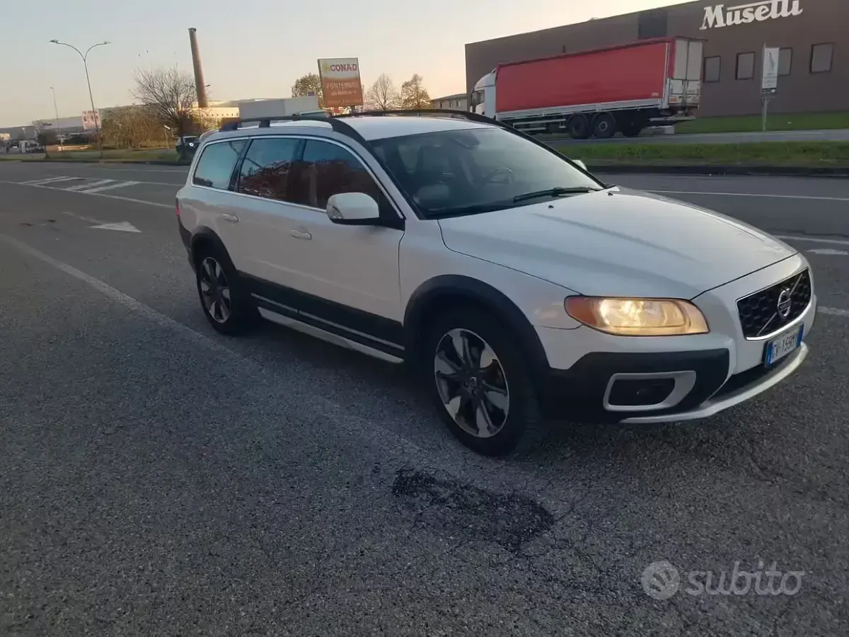 Usata Volvo XC70 163 CV (119 kW) 2011 Bianco Station wagon