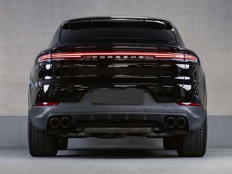 Usata Porsche Cayenne Coupe 354 CV (260 kW) 2024 Nero metallizzato Coupé
