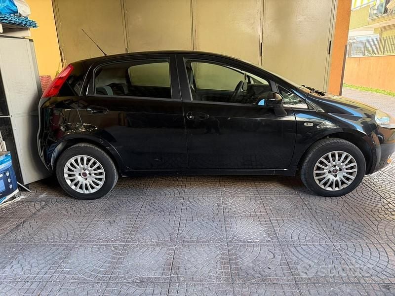 Usata Fiat Grande Punto Dynamic 78 CV (57 kW) 2009 Nero Utilitaria