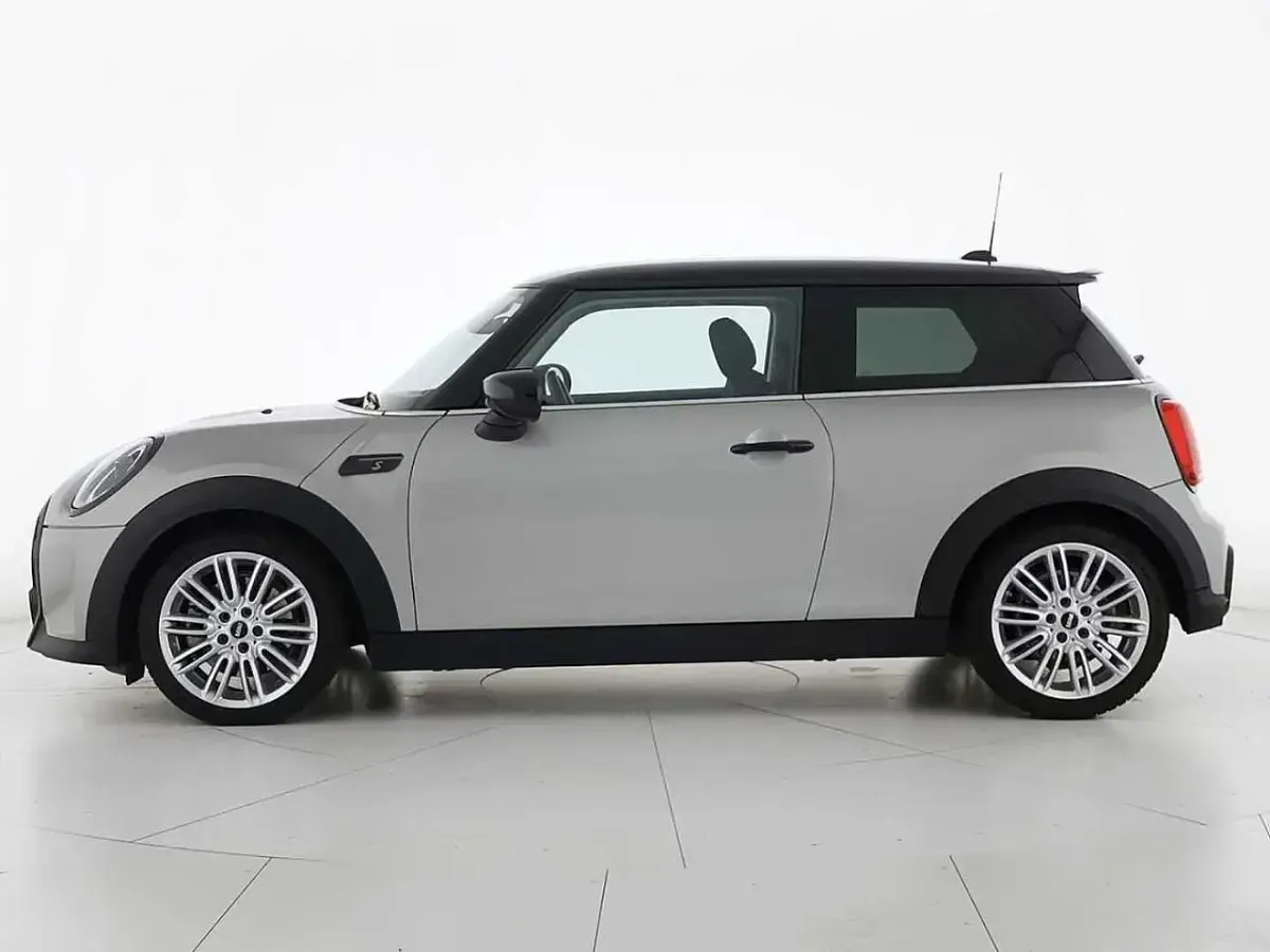 Usata Mini Cooper Classic 178 CV (130 kW) 2023 Argento Utilitaria