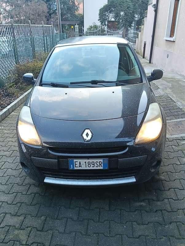 Usata Renault Clio III Dynamique 75 CV (55 kW) 2010 Nero Berlina