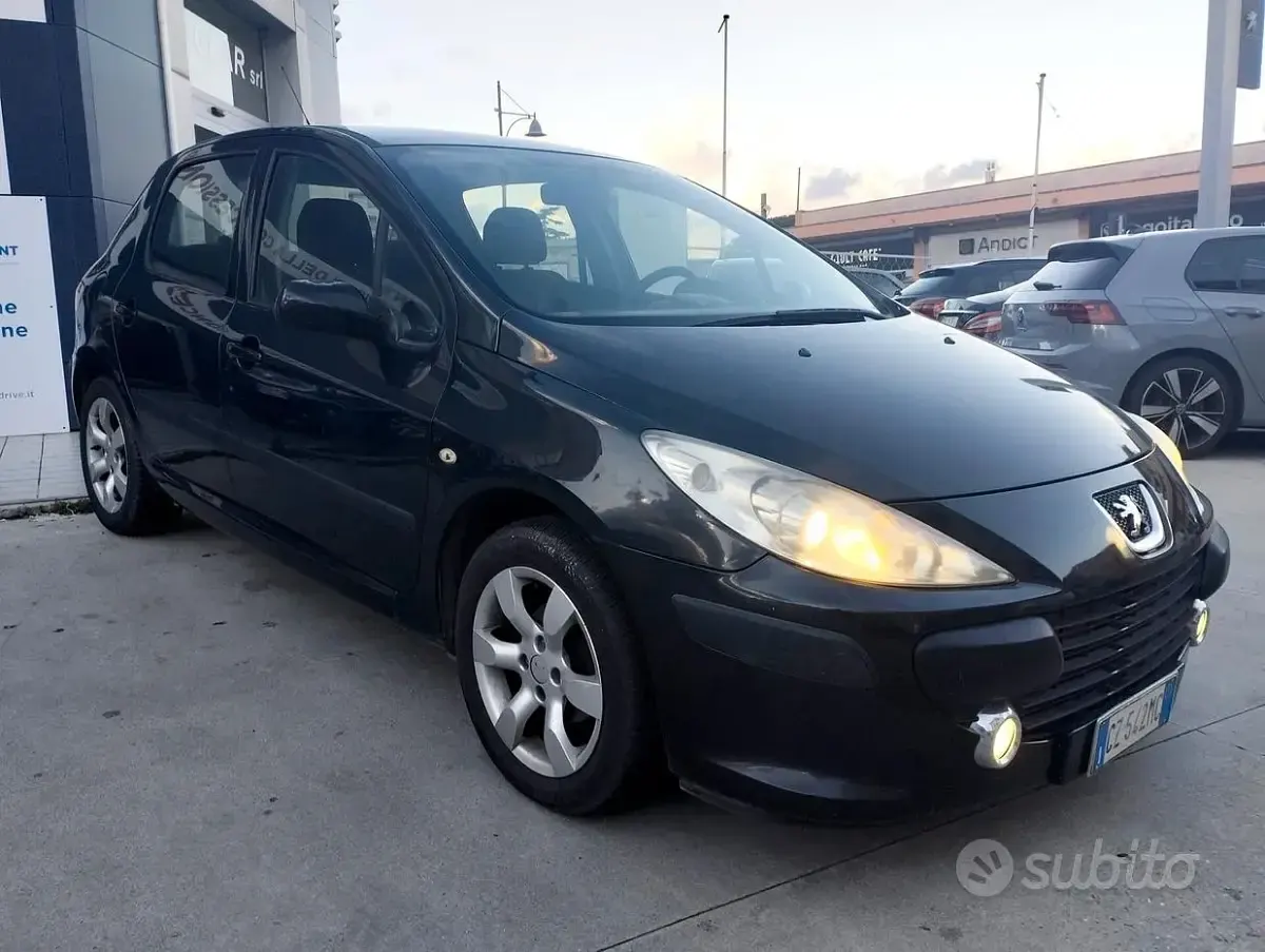 Begagnad Peugeot 307 90 HK (66 kW) 2006 Svart Sedan
