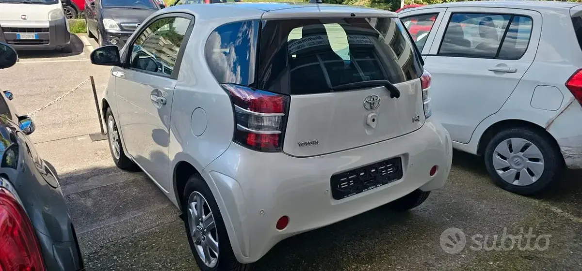 Usata Toyota iQ 90 CV (66 kW) 2011 Bianco Utilitaria