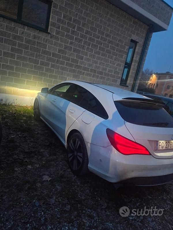 Usata Mercedes CLA220 Shooting Brake 2016 Bianco Station wagon