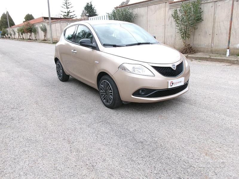 Usata Lancia Ypsilon S 69 CV (50 kW) 2020 Marrone Utilitaria