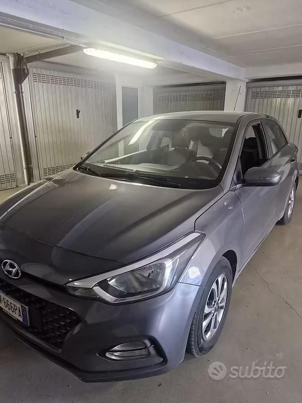 Usata Hyundai i20 Advanced 75 CV (55 kW) 2019 Grigio Utilitaria