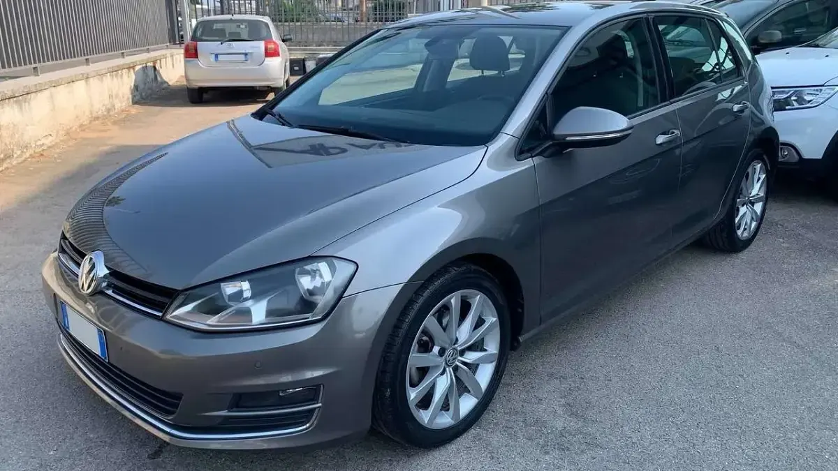 Usata VW Golf VII Highline 105 CV (77 kW) 2013 Grigio Berlina