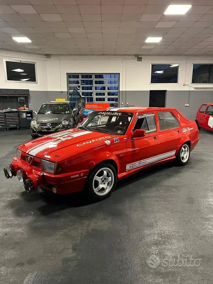 Usata Alfa Romeo 75 155 CV (114 kW) 1988 Rosso Berlina