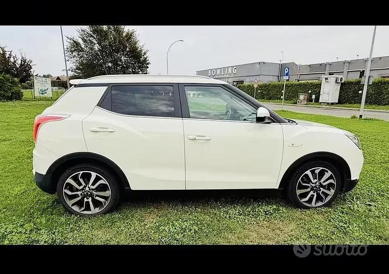 Usata Ssangyong (KGM) Tivoli 115 CV (84 kW) 2016 Bianco SUV