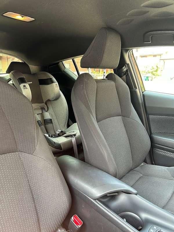 Usata Toyota C-HR Active 98 CV (72 kW) 2019 Nero SUV